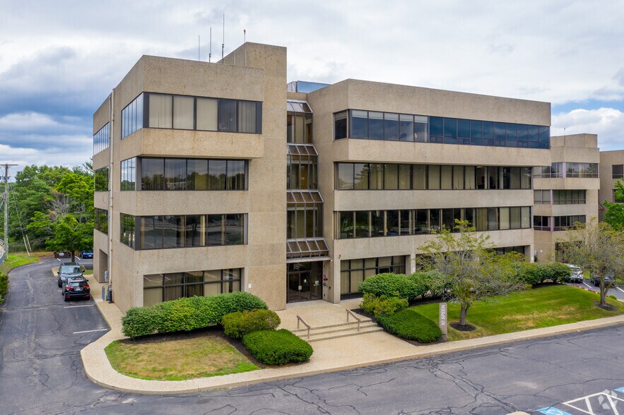 More Photos Of 10 Speen St, Framingham Unknown For Lease