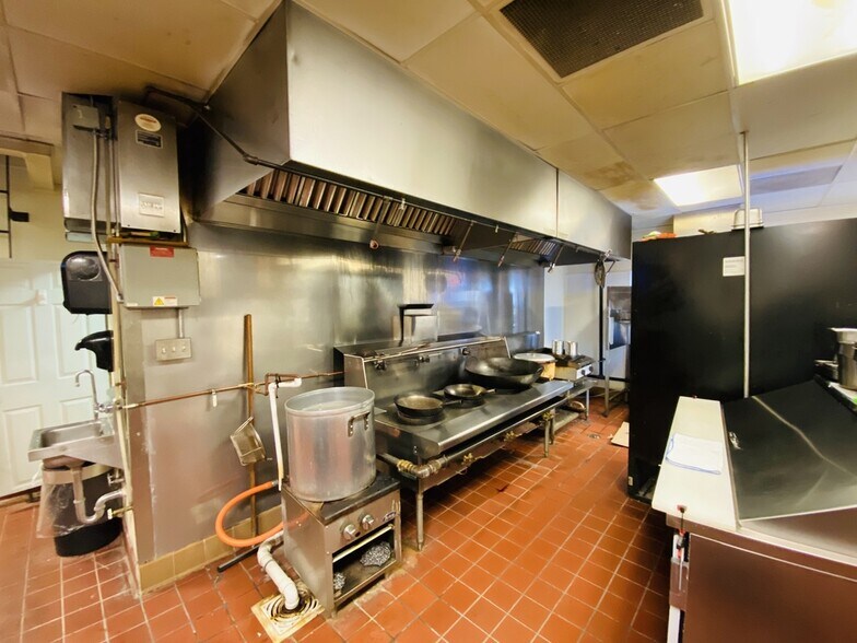 More Photos Of 808 S Illinois Ave, Republic Fast Food For Sale