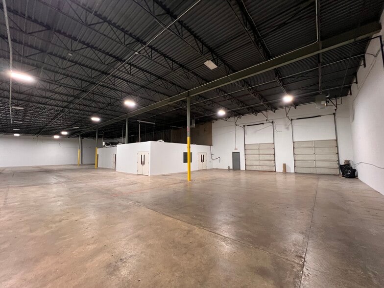 More Photos Of 7906 Industrial Village Rd, Greensboro Distribution For Lease
