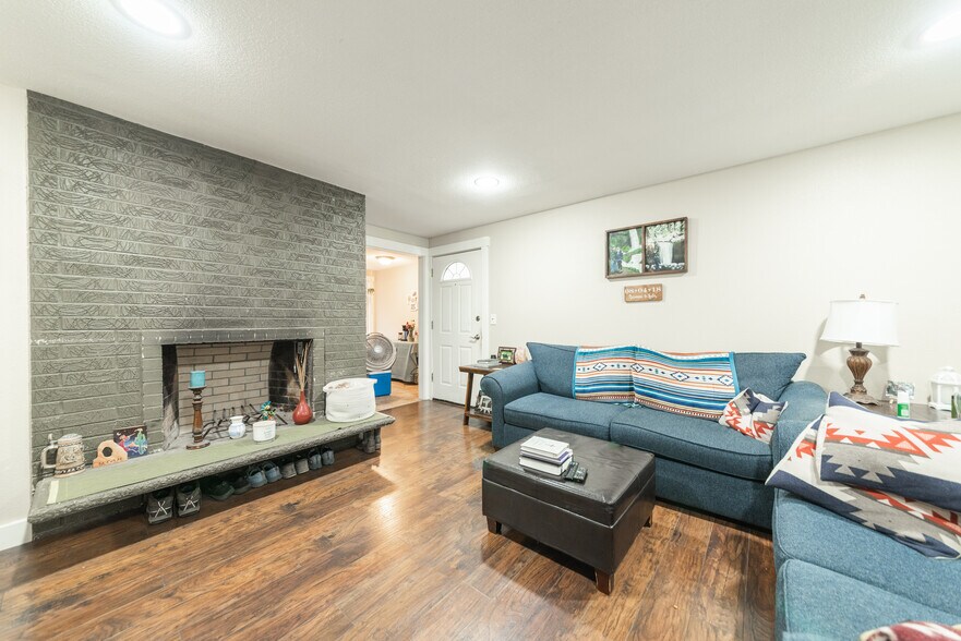 More Photos Of 3240-3320 NE 8th St, Gresham Apartments For Sale