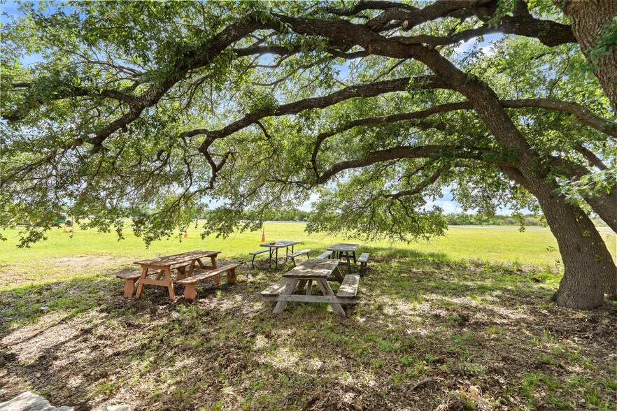 More Photos Of 101 Piper Ln, Spicewood Flex For Lease