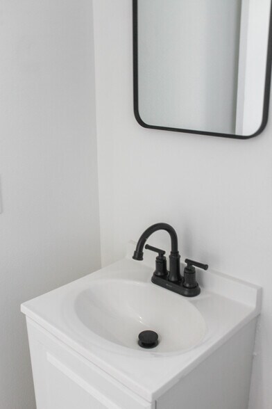 More Photos Of 3265 E 7th St, Long Beach Storefront Retail Residential For Lease