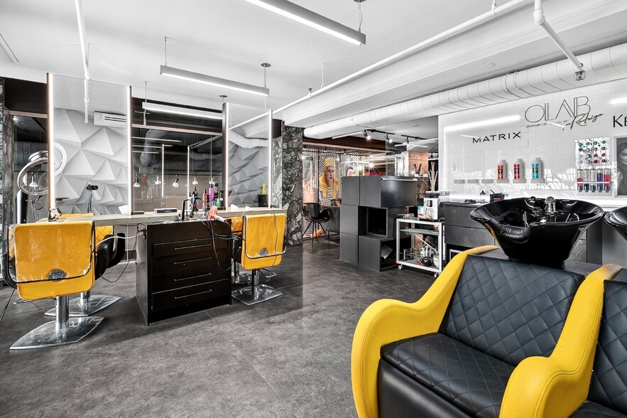 More Photos Of 1200 Rue Atateken, Montréal Storefront Retail Residential For Sale