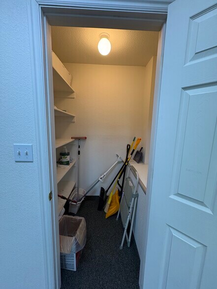 More Photos Of 1380 E Aultman St, Ely Office For Sale