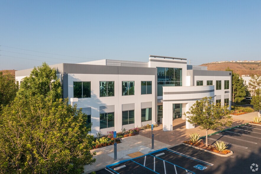 More Photos Of 320 Goddard Way, Irvine Loft Creative Space For Sale