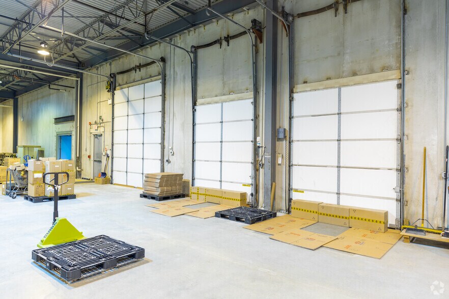 More Photos Of 47 Commerce Dr, Cranbury Light Distribution For Sale