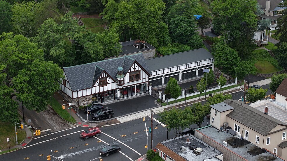 Primary Photo Of 821 Kinderkamack Rd, River Edge Auto Repair For Sale