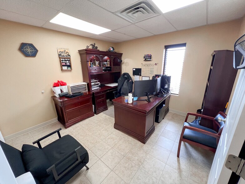 More Photos Of 140 Eaglehart Rd, Odessa Warehouse For Sale