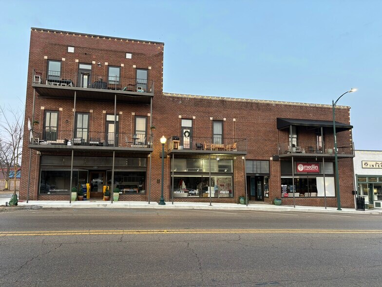 More Photos Of 130 W Bankhead St, New Albany Flex For Sale