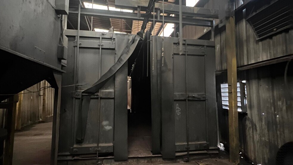 More Photos Of 1801 E College Ave, Mcalester Manufacturing For Lease