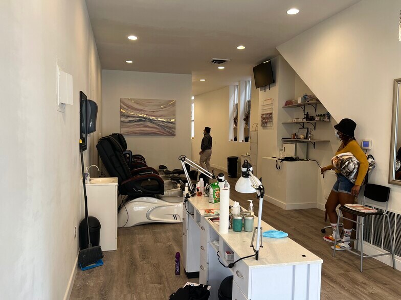 More Photos Of 226 N Liberty St, Baltimore Storefront Retail Residential For Sale