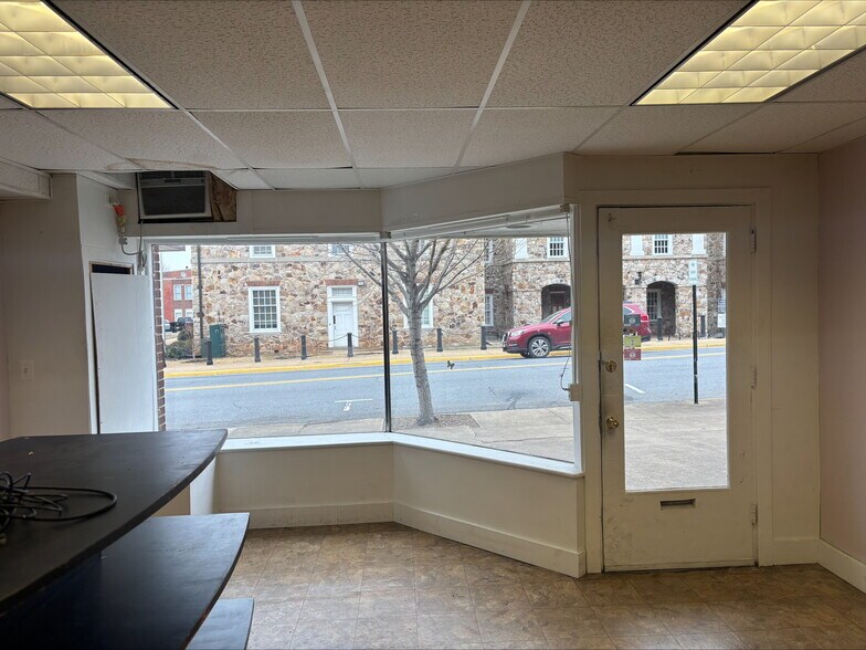 More Photos Of 17 S Royal Ave, Front Royal Storefront Retail Office For Lease