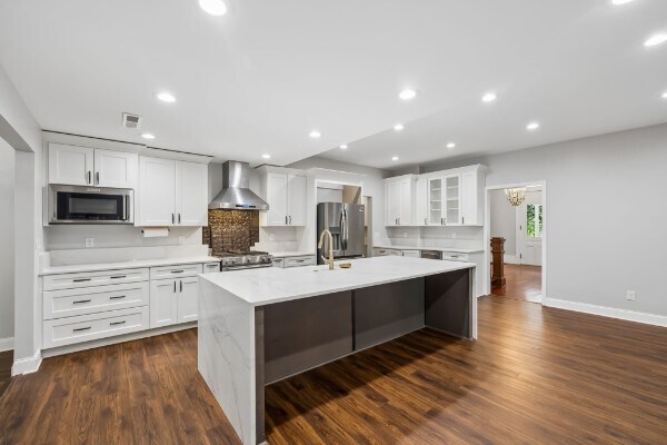 More Photos Of 728 S Spring St, Manchester Specialty For Sale
