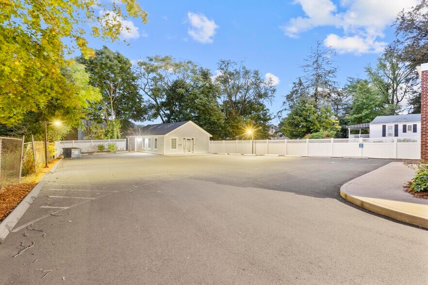 More Photos Of 698 Main St, Branford Office For Sale