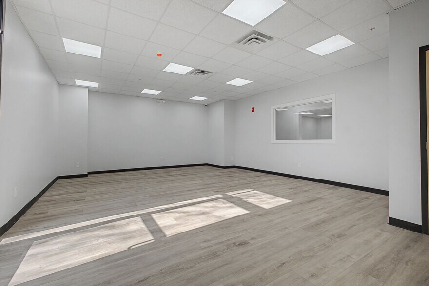 More Photos Of 207 Iris Dr, Hendersonville Daycare Center For Sale