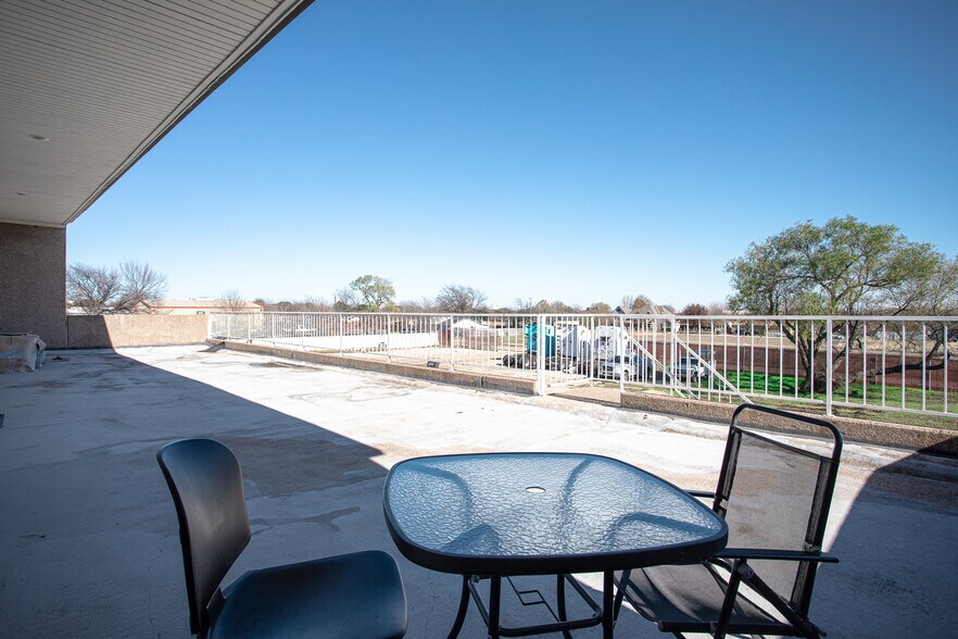 9333 Crowley Rd, Fort Worth, TX 76134 Office For Sale