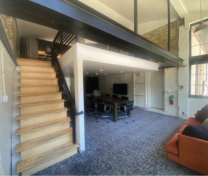 More Photos Of 3178 N Fratney St, Milwaukee Flex For Lease