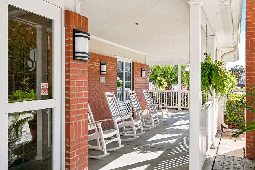 More Photos Of 130 Holiday Blvd, Covington Hotel For Sale