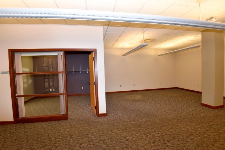 More Photos Of 2834 Northgate Dr, Iowa City Office For Sale