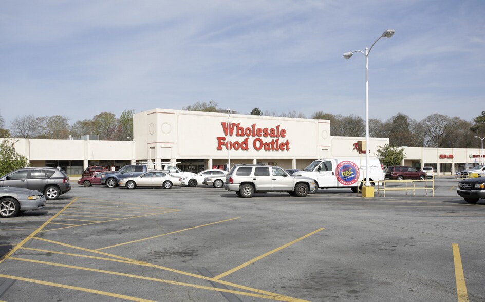 More Photos Of 4839-4925 Jonesboro Rd, Forest Park Storefront For Lease