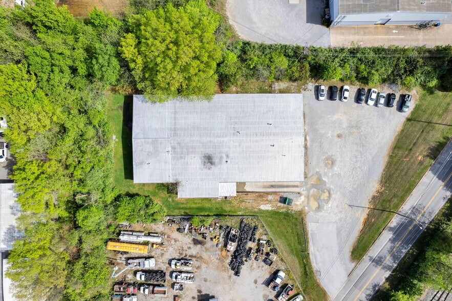 More Photos Of 2450 Riverside Drive, Chattanooga Warehouse For Sale