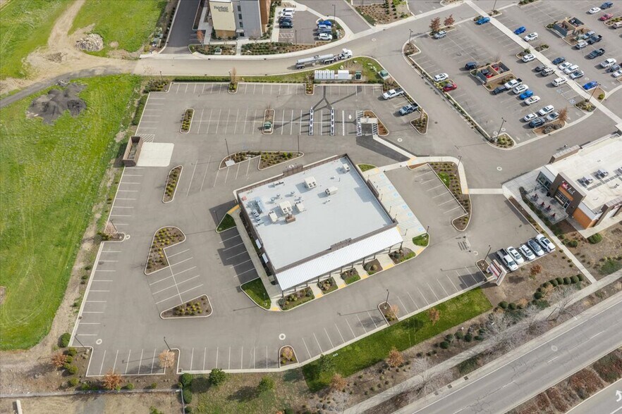 More Photos Of 1445 Center Dr, Medford Restaurant For Lease