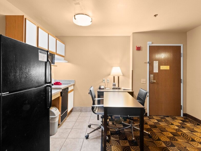 More Photos Of 1001 W College, Oak Creek Hotel For Sale