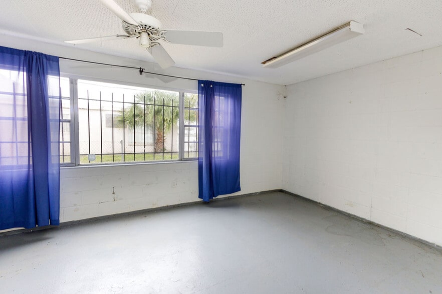 More Photos Of 2520 Hansrob Rd, Orlando Light Manufacturing For Lease