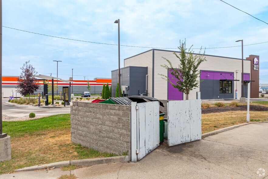 More Photos Of 1599 N Morton St, Franklin Fast Food For Lease