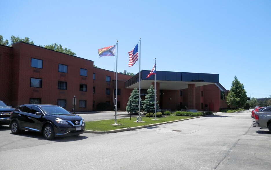 Primary Photo Of 5783 Heisley Rd, Mentor Hotel For Sale
