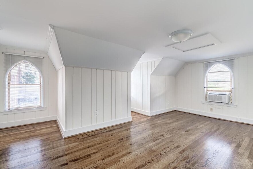 More Photos Of 206 Loudoun St Sw, Leesburg Apartments For Sale