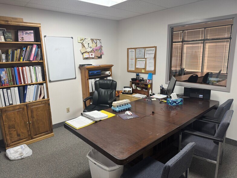 More Photos Of 115 E Flaming Gorge Way, Green River Office For Sale
