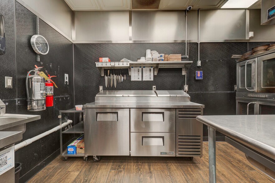 More Photos Of 620 S Calhoun St, Fort Wayne General Retail For Sale