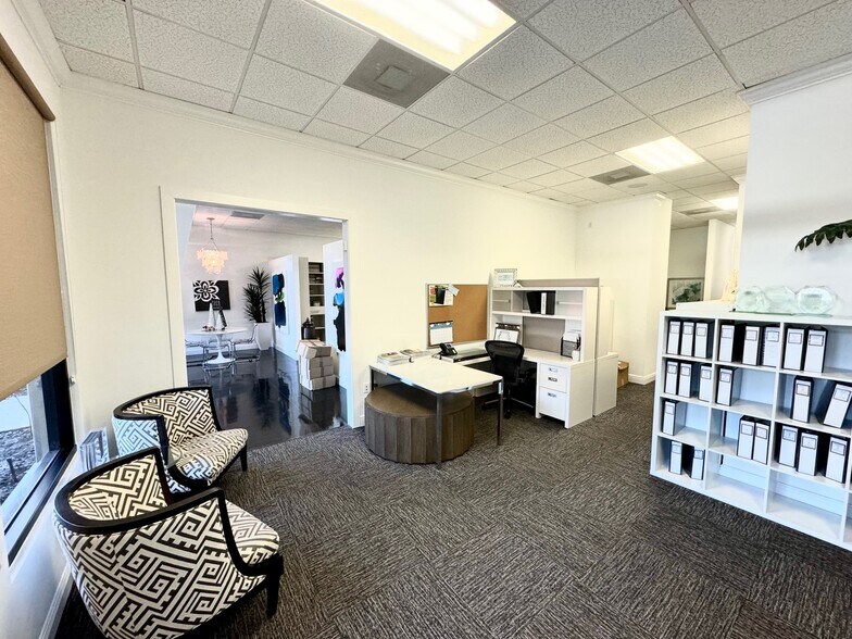 More Photos Of 1190 Pine Ridge Rd, Naples Medical For Lease