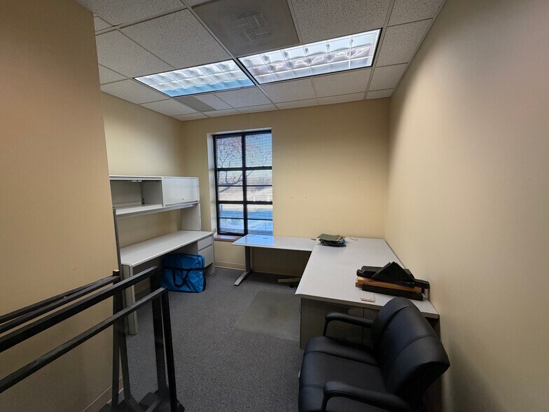 More Photos Of 17811 E 40 Hwy, Independence Office For Sale