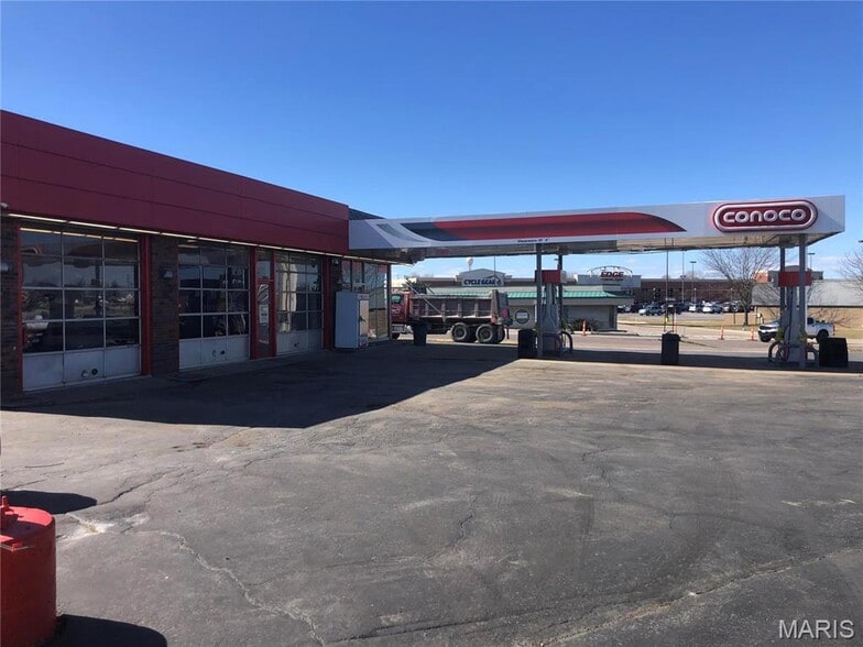 More Photos Of 3949 Veterans Memorial Pky, Saint Peters Service Station For Sale
