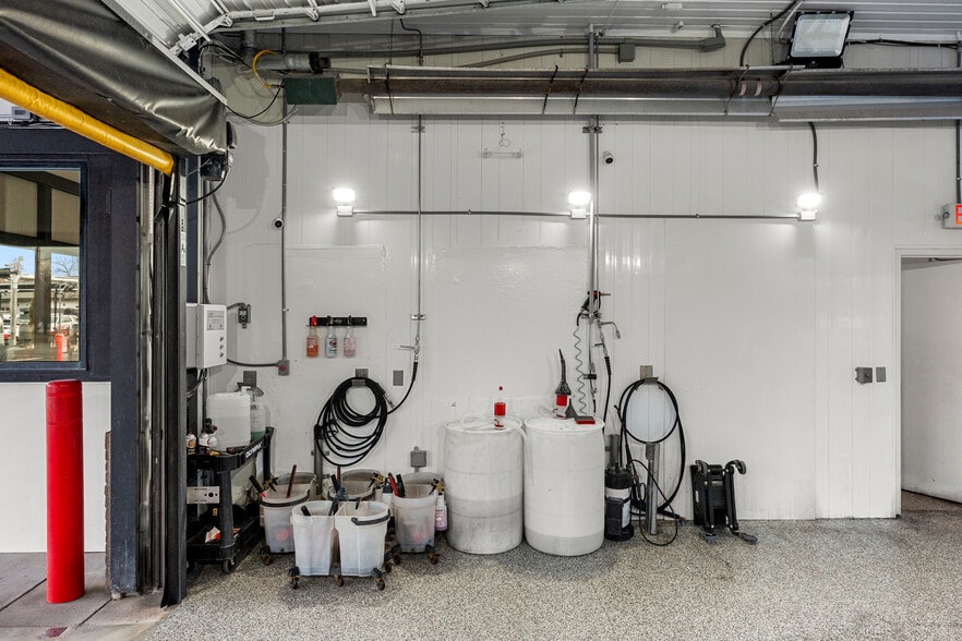 More Photos Of 10592 W State St, Boise Carwash For Sale