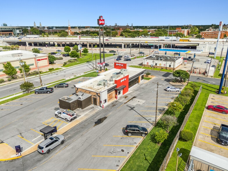 More Photos Of 811 S 5th St, Waco Fast Food For Sale