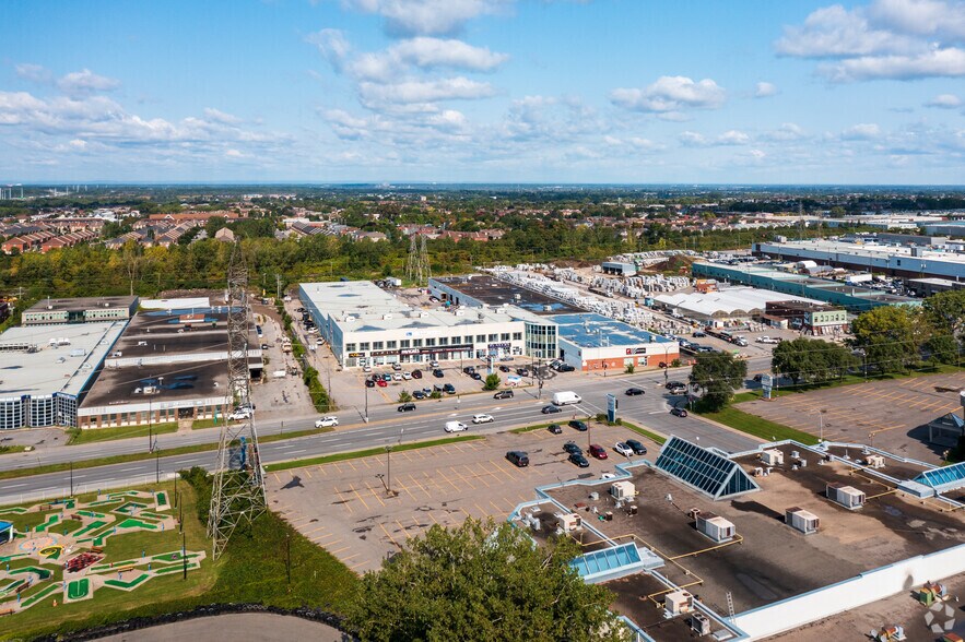 More Photos Of 7527-7583 Boul Henri-Bourassa E, Montréal Flex For Lease