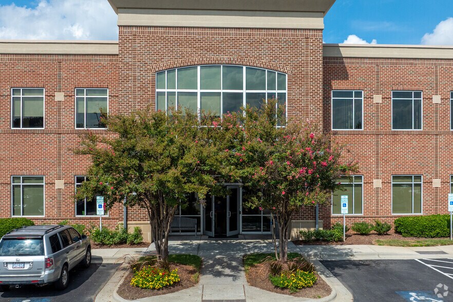 More Photos Of 166 Springbrook Ave, Clayton Medical For Lease