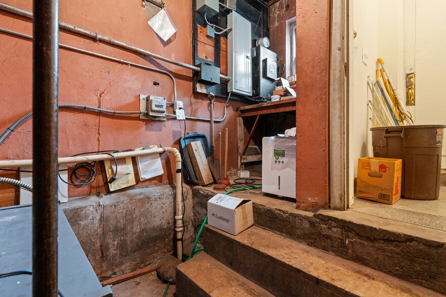 More Photos Of 71 S Washington St, Oxford Religious Facility For Sale