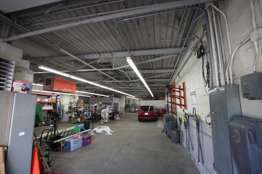 More Photos Of 73 W Boylston Dr, Worcester Auto Repair For Lease