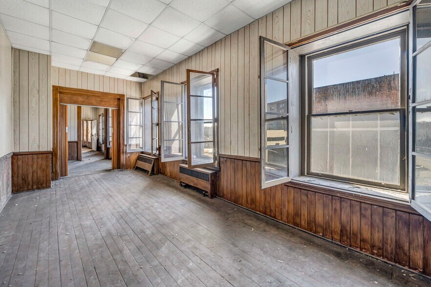 More Photos Of 112-130 Erie St S, Massillon Office For Sale