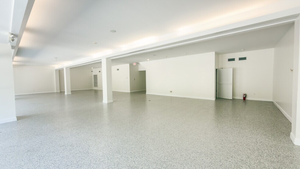 More Photos Of 7065 NW 22nd St, Gainesville Warehouse For Lease