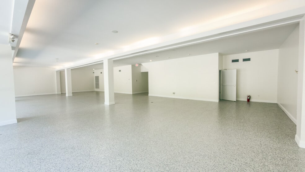 More Photos Of 7065 NW 22nd St, Gainesville Warehouse For Lease