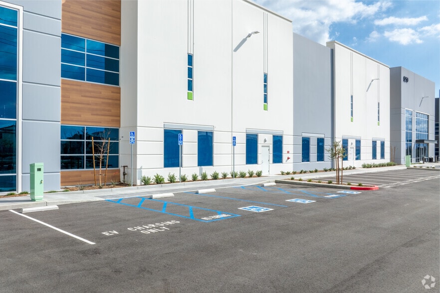 More Photos Of 5200-5210 Hamner, Eastvale Unknown For Lease