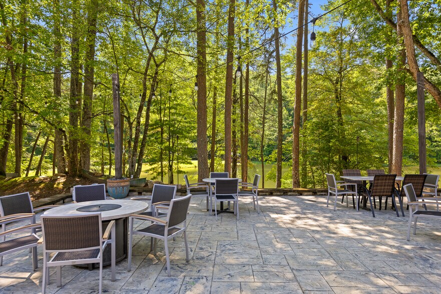 More Photos Of 340 Willow Creek Dr, Blue Ridge Hotel For Sale