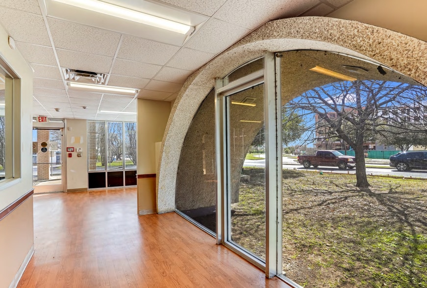 More Photos Of 3601 Manor Rd, Austin Freestanding For Sale