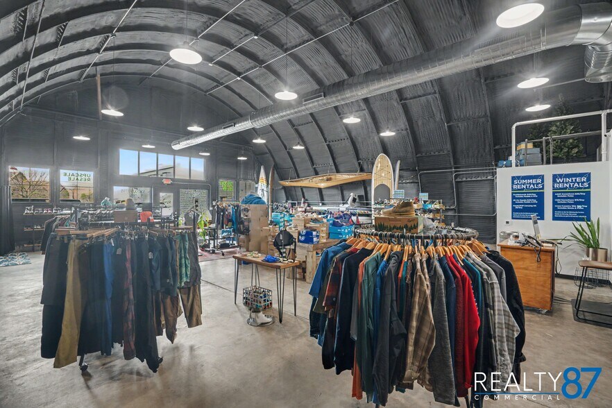 More Photos Of 44 17th Ave SW, Cedar Rapids Warehouse For Lease