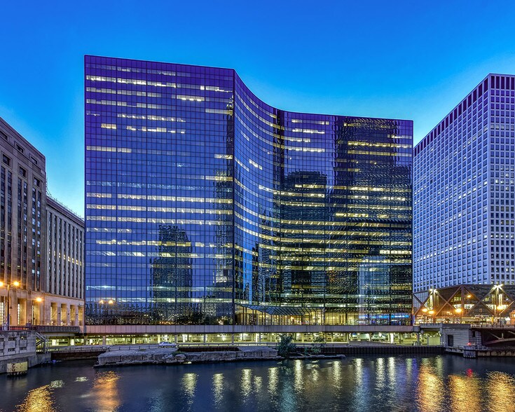 More Photos Of 300 S Riverside Plz, Chicago Office For Lease